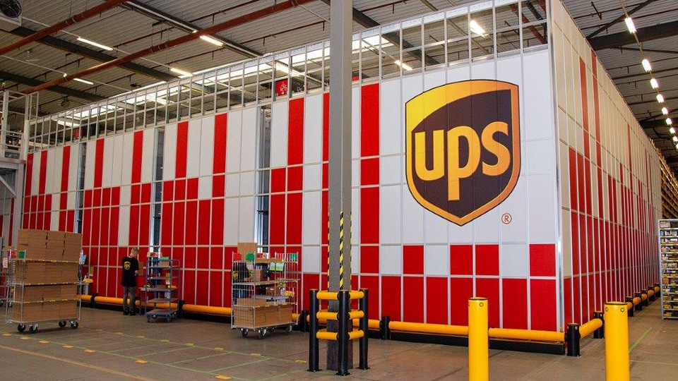 Walls in the new innovative UPS warehouse